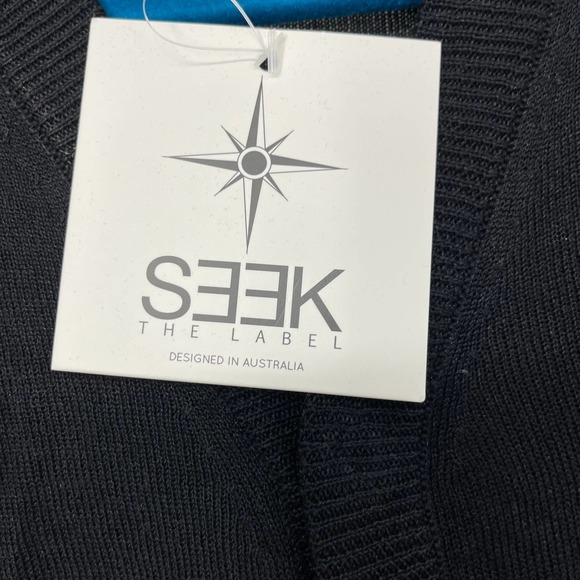 SEEK THE LABEL BLACK WITH WHITE STRIPES ON ARM LIGHTWEIGHT SWEATER SMALL - Picture 3 of 4